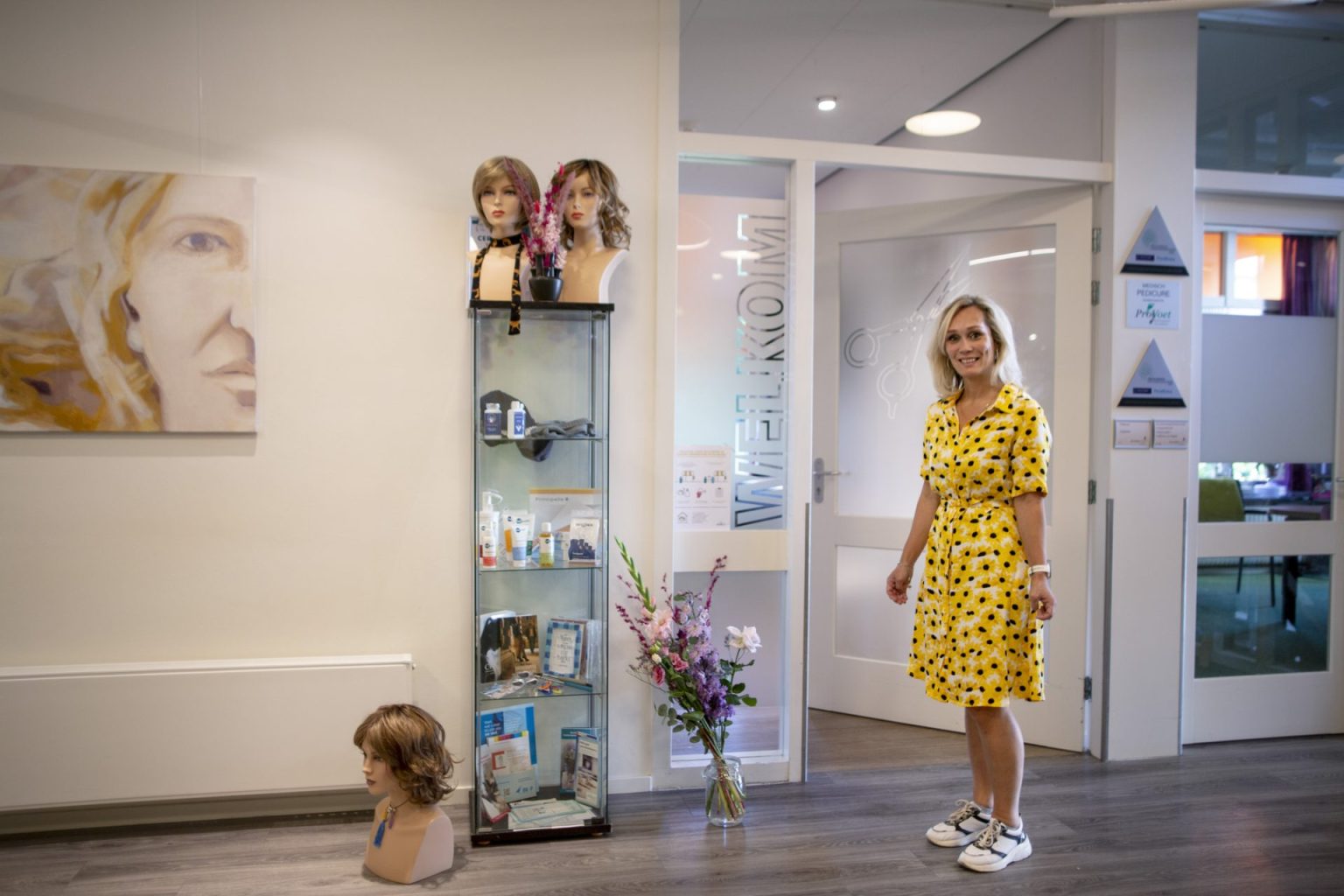 Manuelle in het haaratelier van Haar met zorg